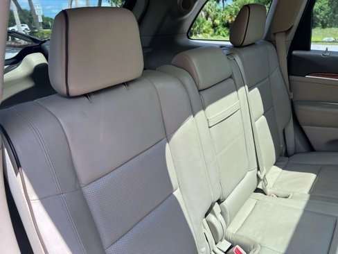 Used 2013 Jeep Grand Cherokee Overland image 32
