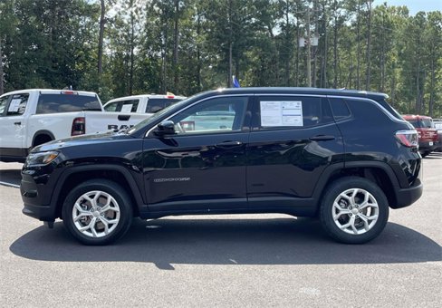 Used 2024 Jeep Compass Sport image 27