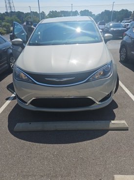 Used 2017 Chrysler Pacifica Touring Plus w/ Tire & Wheel Group image 1
