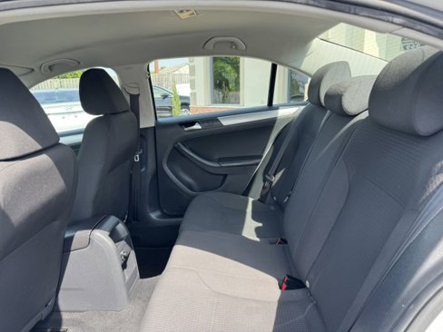 Used 2015 Volkswagen Jetta SE image 8