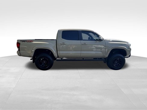 Used 2018 Toyota Tacoma TRD Sport image 29