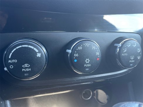 Used 2013 Chrysler 200 Touring image 11