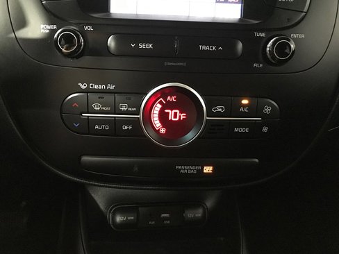 Used 2017 Kia Soul + image 28