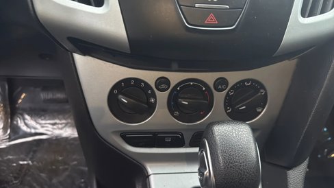 Used 2012 Ford Focus SE image 17