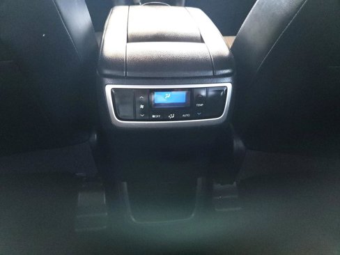 Used 2015 Toyota Highlander LE image 22