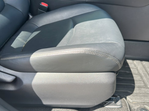 Used 2020 Toyota RAV4 XLE Premium image 25
