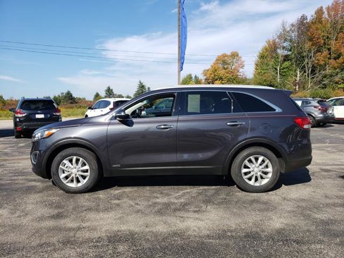 Used 2017 Kia Sorento LX w/ LX Convenience Package image 4