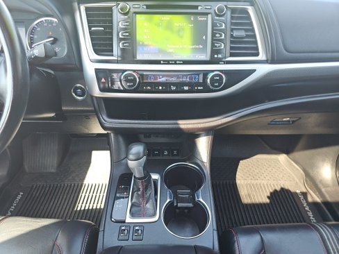 Used 2019 Toyota Highlander XLE image 21