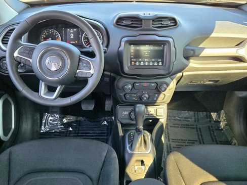 Used 2018 Jeep Renegade Latitude image 16