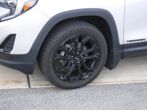 Used 2021 GMC Terrain SLE w/ Driver Convenience Package image 4