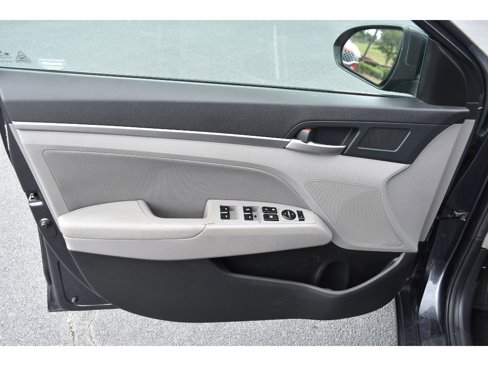 Used 2020 Hyundai Elantra SEL image 16