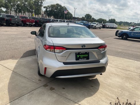 Used 2021 Toyota Corolla LE image 4