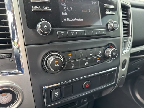 Used 2018 Nissan Titan SV image 23