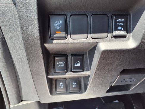 Used 2022 Nissan Frontier PRO-4X image 16