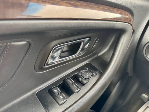 Used 2013 Ford Taurus Limited image 30