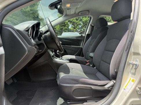 Used 2013 Chevrolet Cruze LT image 9