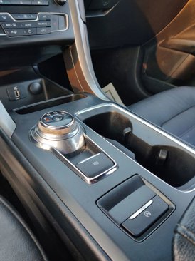 Used 2017 Ford Fusion SE w/ Fusion SE Technology Package image 16