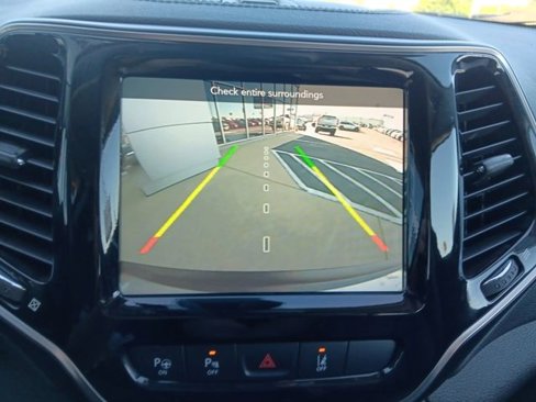 Used 2021 Jeep Cherokee Limited image 21
