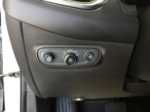 Used 2020 Chevrolet Equinox Premier image 38