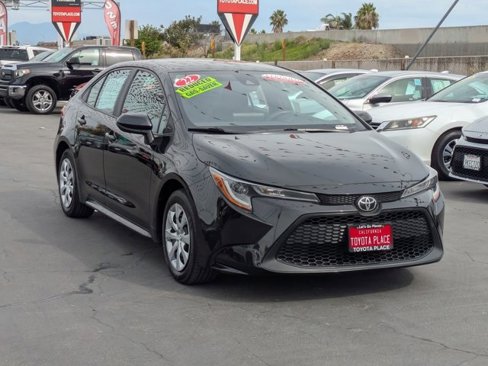 Certified 2022 Toyota Corolla LE image 3