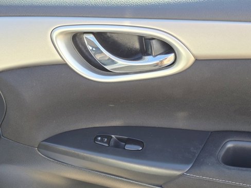 Used 2015 Nissan Sentra S image 25