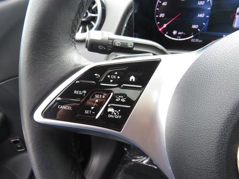 Used 2024 Mercedes-Benz GLB 250 4MATIC image 10