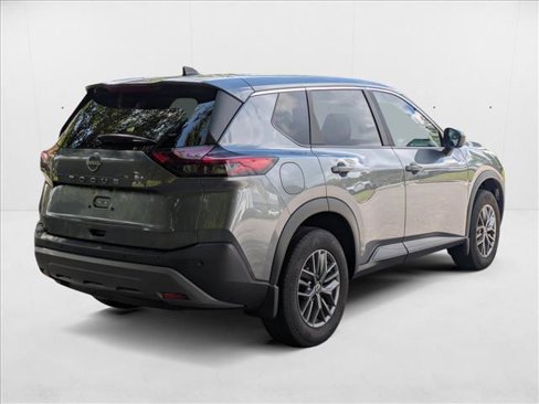 Used 2023 Nissan Rogue S image 2
