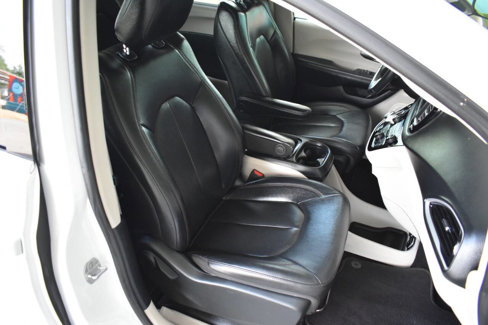 Used 2020 Chrysler Pacifica Touring-L image 21