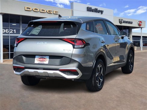 Used 2023 Kia Sportage LX image 3