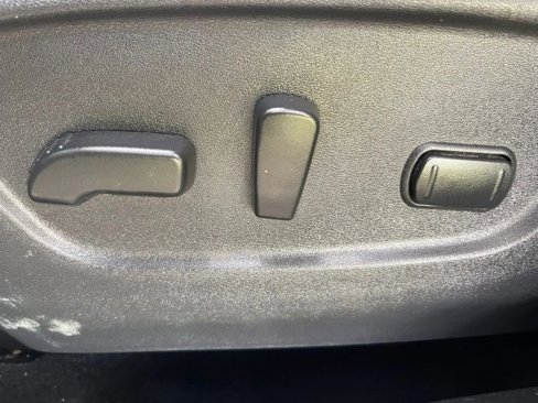Used 2018 Nissan Rogue SV image 9