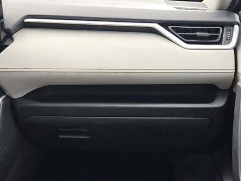 Used 2020 Toyota RAV4 XLE image 20