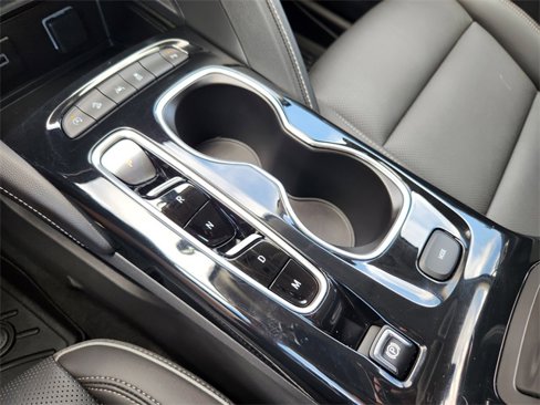 Used 2023 Buick Envision Essence image 25