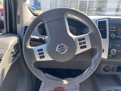 Used 2013 Nissan Frontier SV image 15