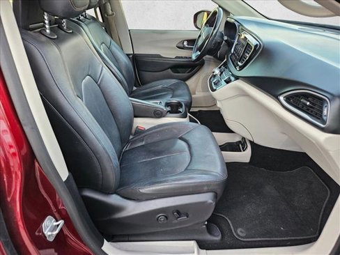 Used 2020 Chrysler Pacifica Touring-L Plus image 17