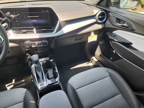 Used 2025 Chevrolet Trax LT w/ LT Convenience Package image 19