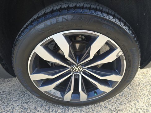 Used 2021 Volkswagen Atlas SEL R-Line image 31