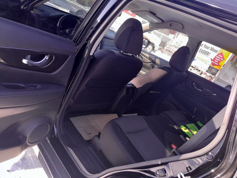 Used 2018 Nissan Rogue SV image 10