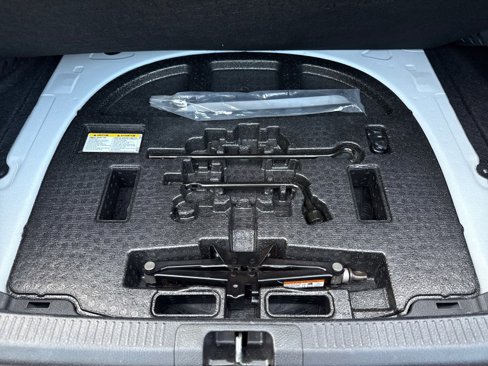 Used 2018 Toyota Camry SE w/ Moonroof Package image 31