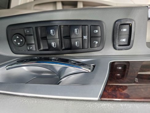 Used 2010 Chrysler Town & Country Touring image 22
