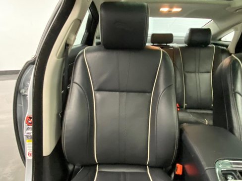 Used 2017 Jaguar XJ R-Sport image 25
