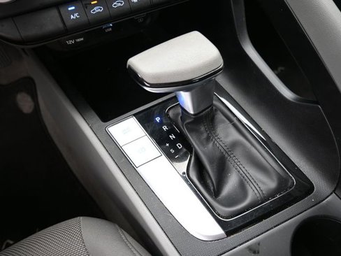 Used 2022 Hyundai Elantra SE image 34