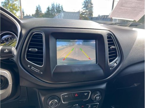 Used 2018 Jeep Compass Latitude w/ Popular Equipment Group image 11