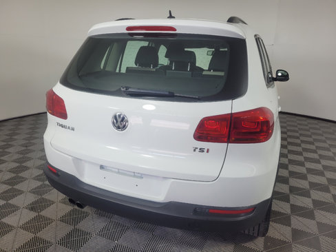 Used 2016 Volkswagen Tiguan S image 7