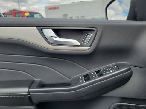 Used 2022 Ford Escape SEL image 17