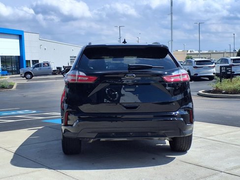 Used 2023 Ford Edge SE w/ Black Appearance Package image 5