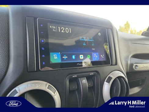 Used 2014 Jeep Wrangler Rubicon w/ Power Convenience Group image 27