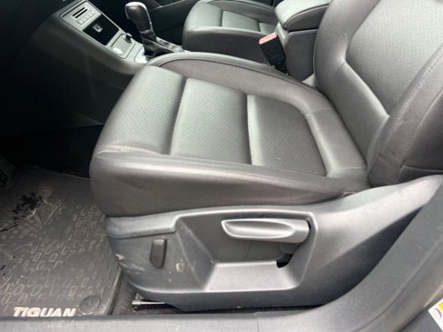 Used 2016 Volkswagen Tiguan S image 15