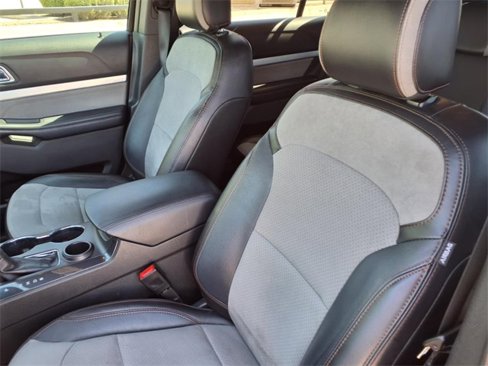 Used 2017 Ford Explorer XLT w/ Equipment Group 202A image 30