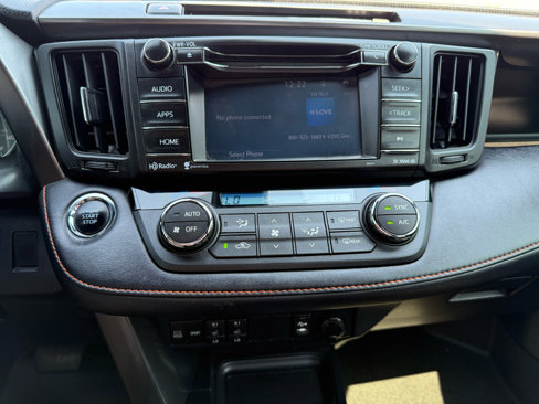 Used 2017 Toyota RAV4 SE image 33