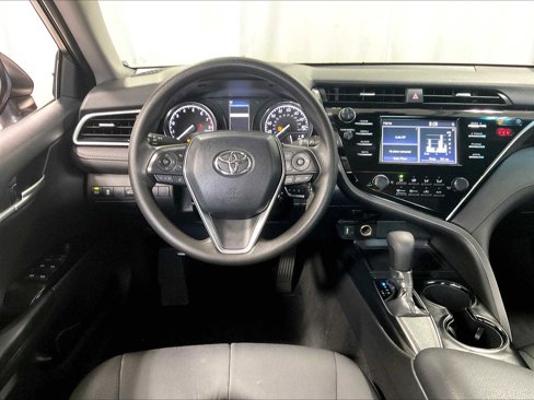 Used 2018 Toyota Camry LE image 17